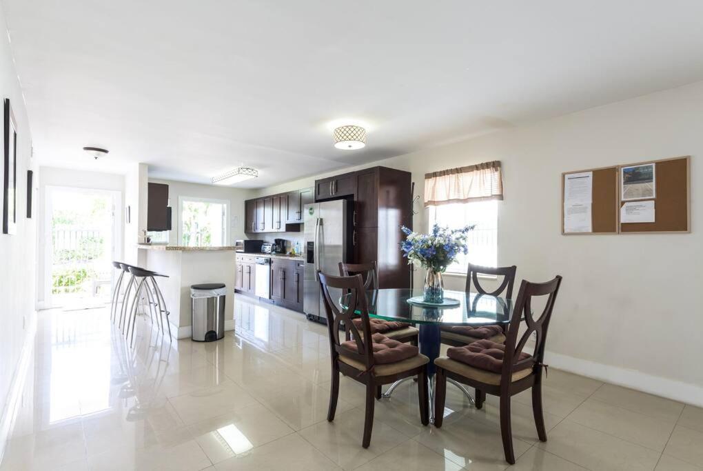 A1 - Endless Summer Vacation Rentals - Affordable Luxury Near Downtown 포트 로더데일 외부 사진