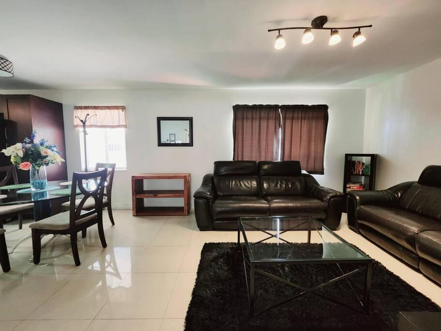 A1 - Endless Summer Vacation Rentals - Affordable Luxury Near Downtown 포트 로더데일 외부 사진