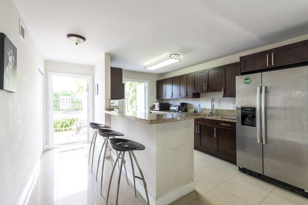 A1 - Endless Summer Vacation Rentals - Affordable Luxury Near Downtown 포트 로더데일 외부 사진